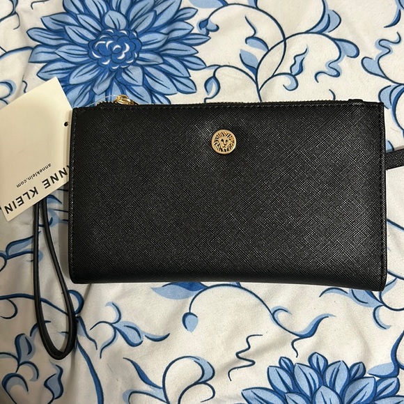 Anne Klein Phone wristlet - Picture 1 of 3